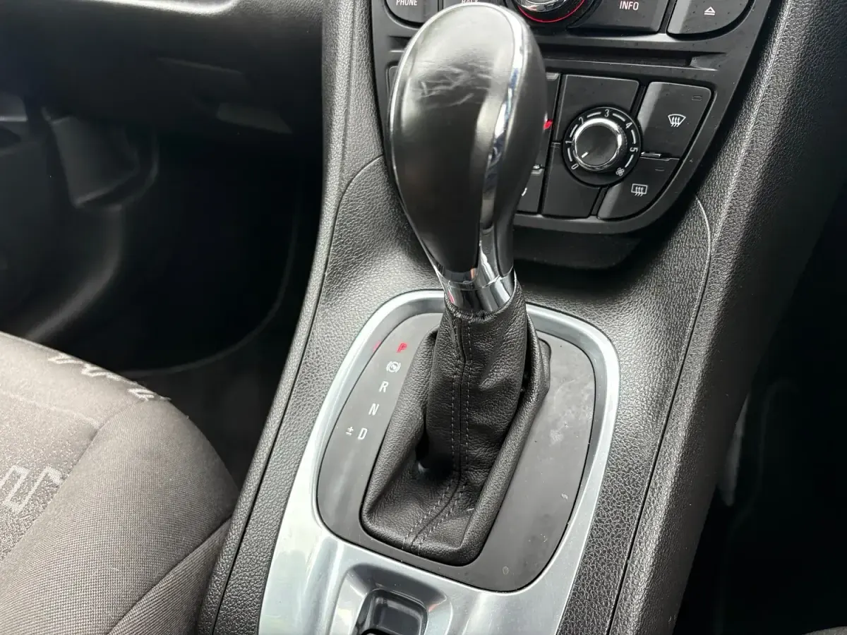 Used Vauxhall Meriva 2015 Red MPV