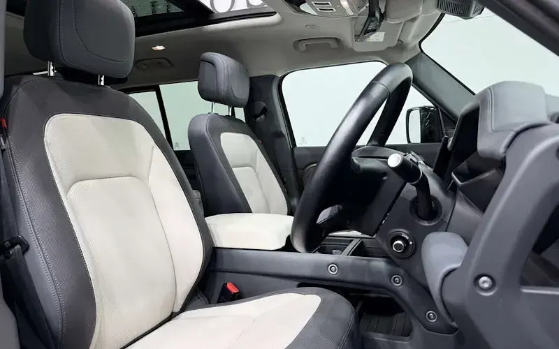 Gebraucht Land Rover Defender HSE Dynamic 300 PS (220 kW) 2024 Braun SUV