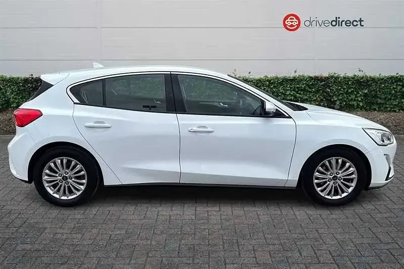 Używany Ford Focus Titanium 125 KM (91 kW) 2018 Biały Hatchback