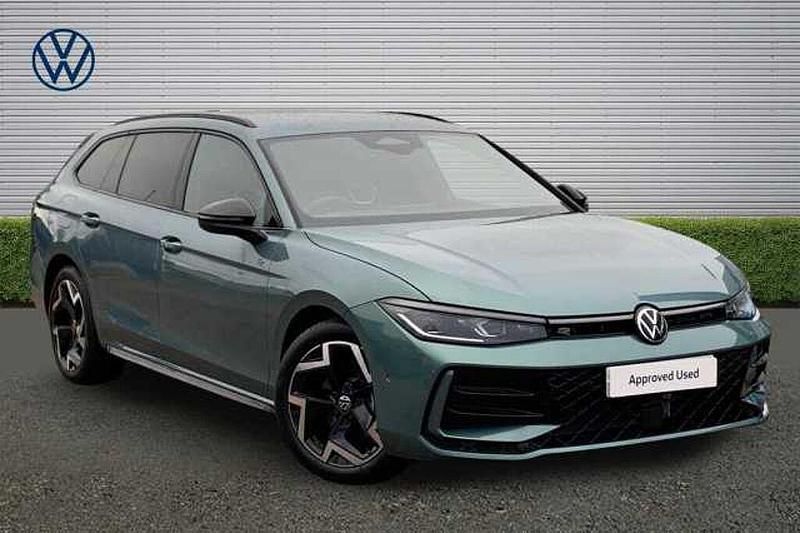 New VW Passat R-line 150 HP (110 kW) 2025 Green Estate