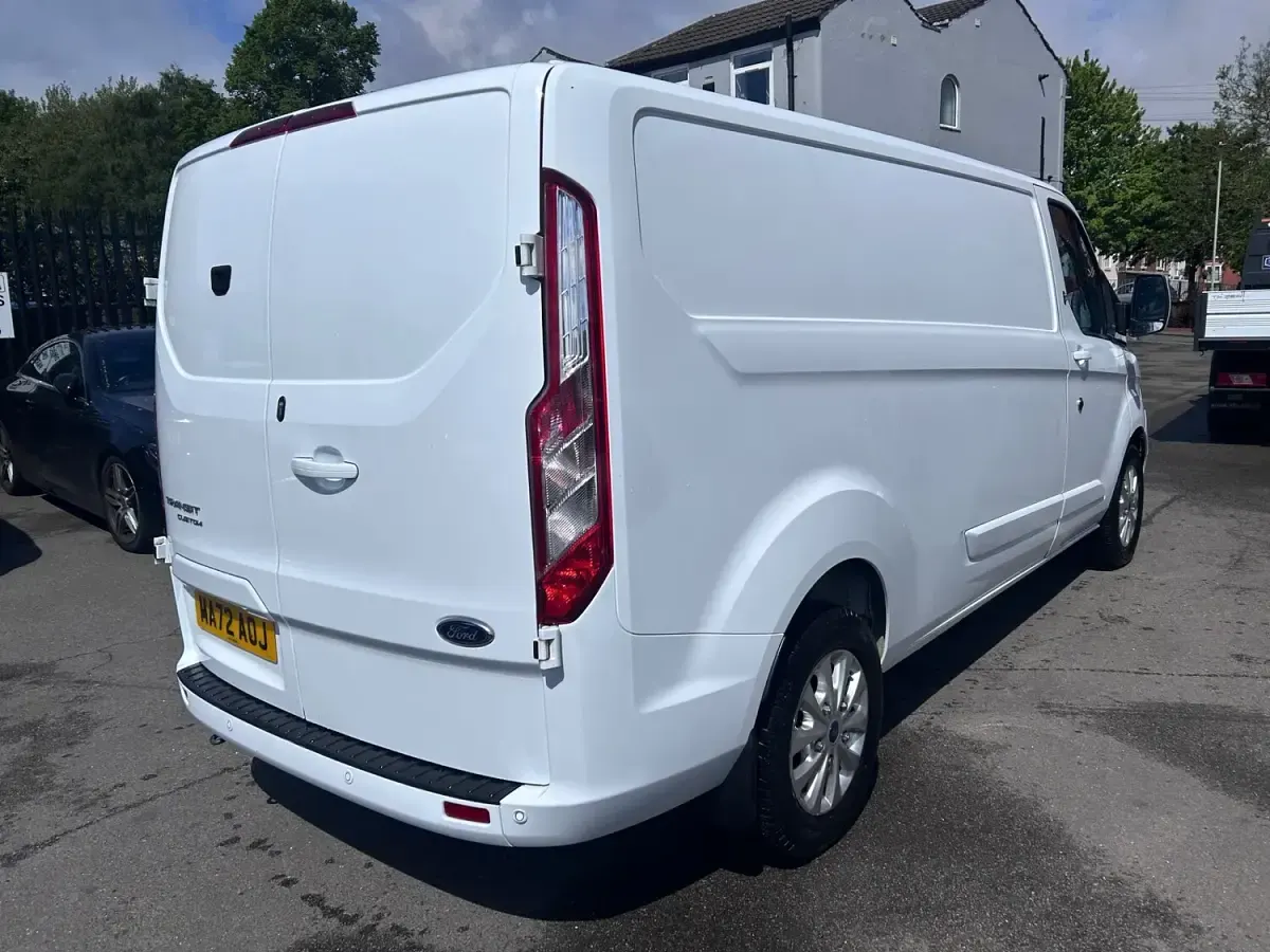 Used Ford Transit Custom Limited 130 HP (95 kW) 2022 White Van