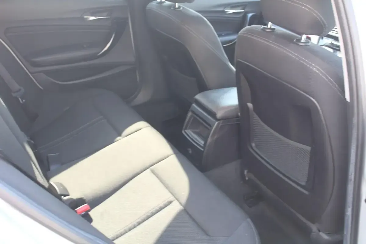 Used BMW 118 Sport Line 150 HP (110 kW) 2016 Silver Hatchback