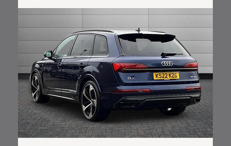 Used Audi Q7 Black Edition 340 HP (250 kW) 2022 Navarra blue SUV