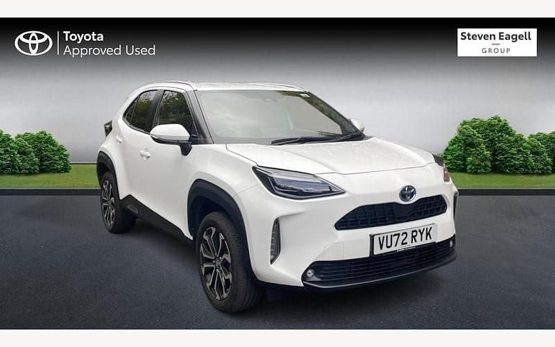 Used 2025 Toyota Yaris Hybrid Design Estate | £20,735 (Good price) - Image 1/3