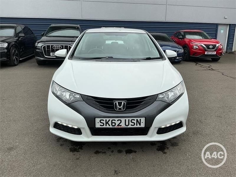 Used Honda Civic SE 100 HP (73 kW) 2012 White Hatchback
