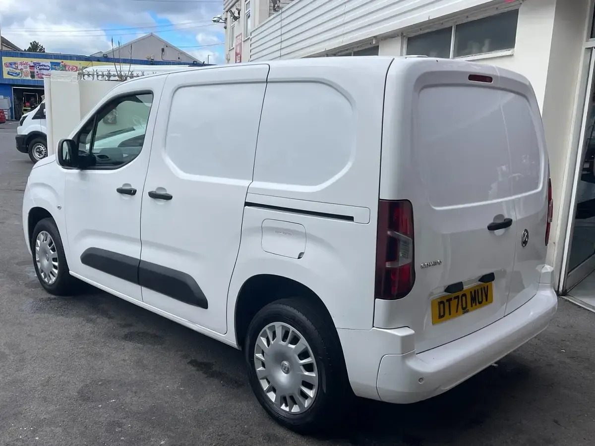 Used Vauxhall Combo Sportive 100 HP (73 kW) 2021 White MPV