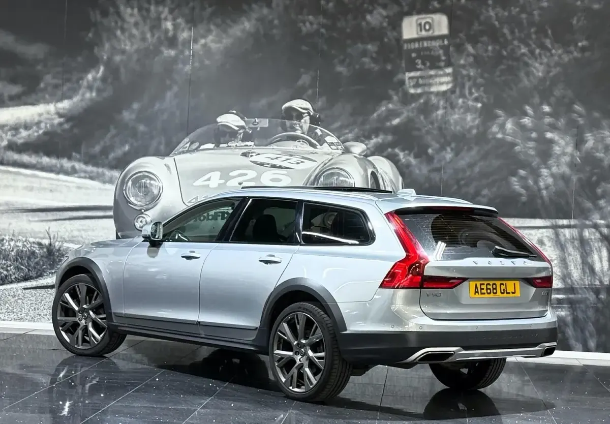 Used Volvo V90 CC Pro 2018 Silver Estate