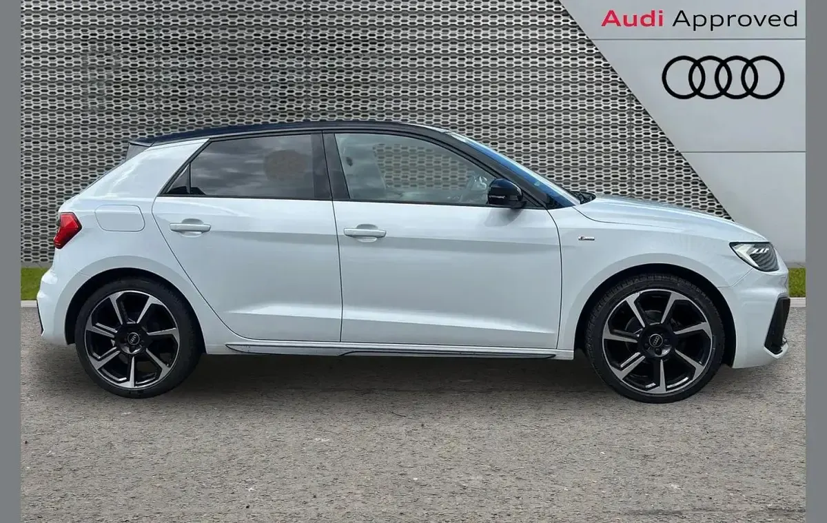 Used Audi A1 Black Edition 94 HP (69 kW) 2023 White SUV