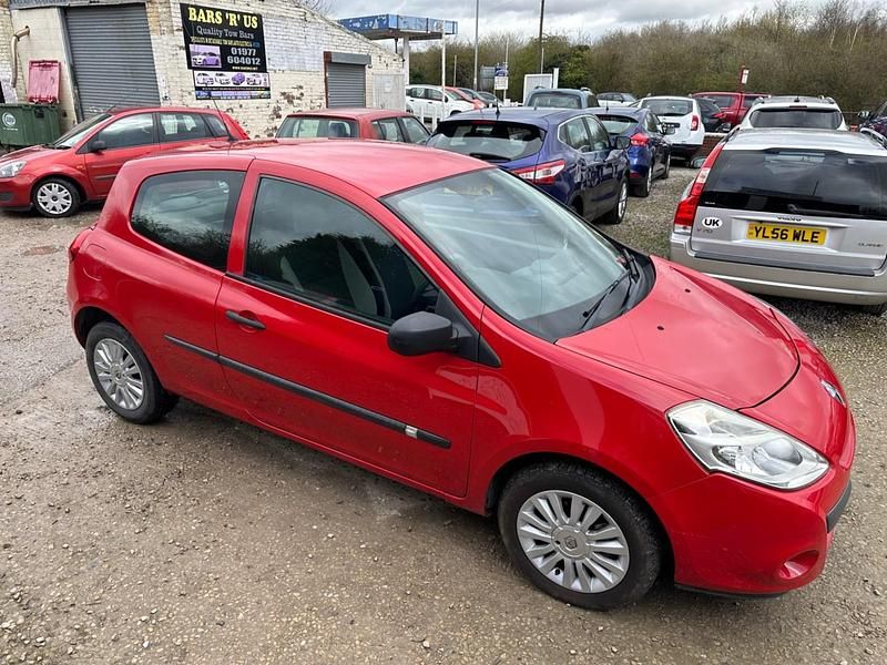 Used Renault Clio II Extreme 2009 Red Hatchback