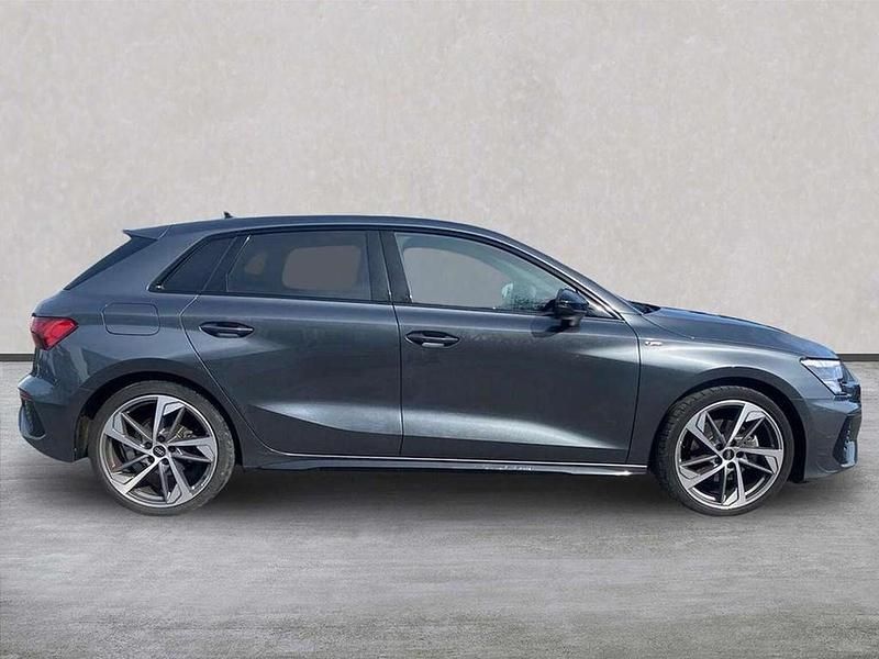 Begagnad Audi A3 Black Edition 150 HK (110 kW) 2024 Grå Halvkombi