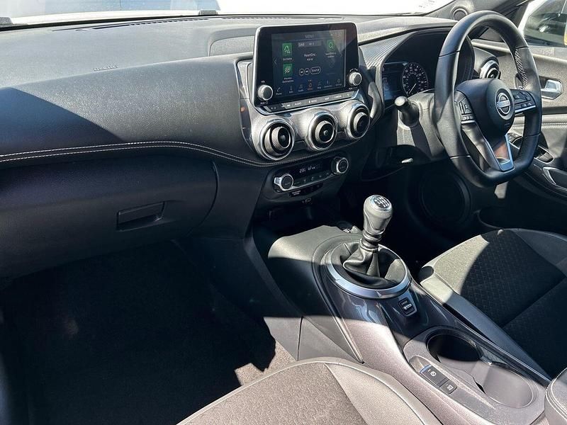 Usado Nissan Juke N-Connecta 114 HP (83 kW) 2023 Branco SUV