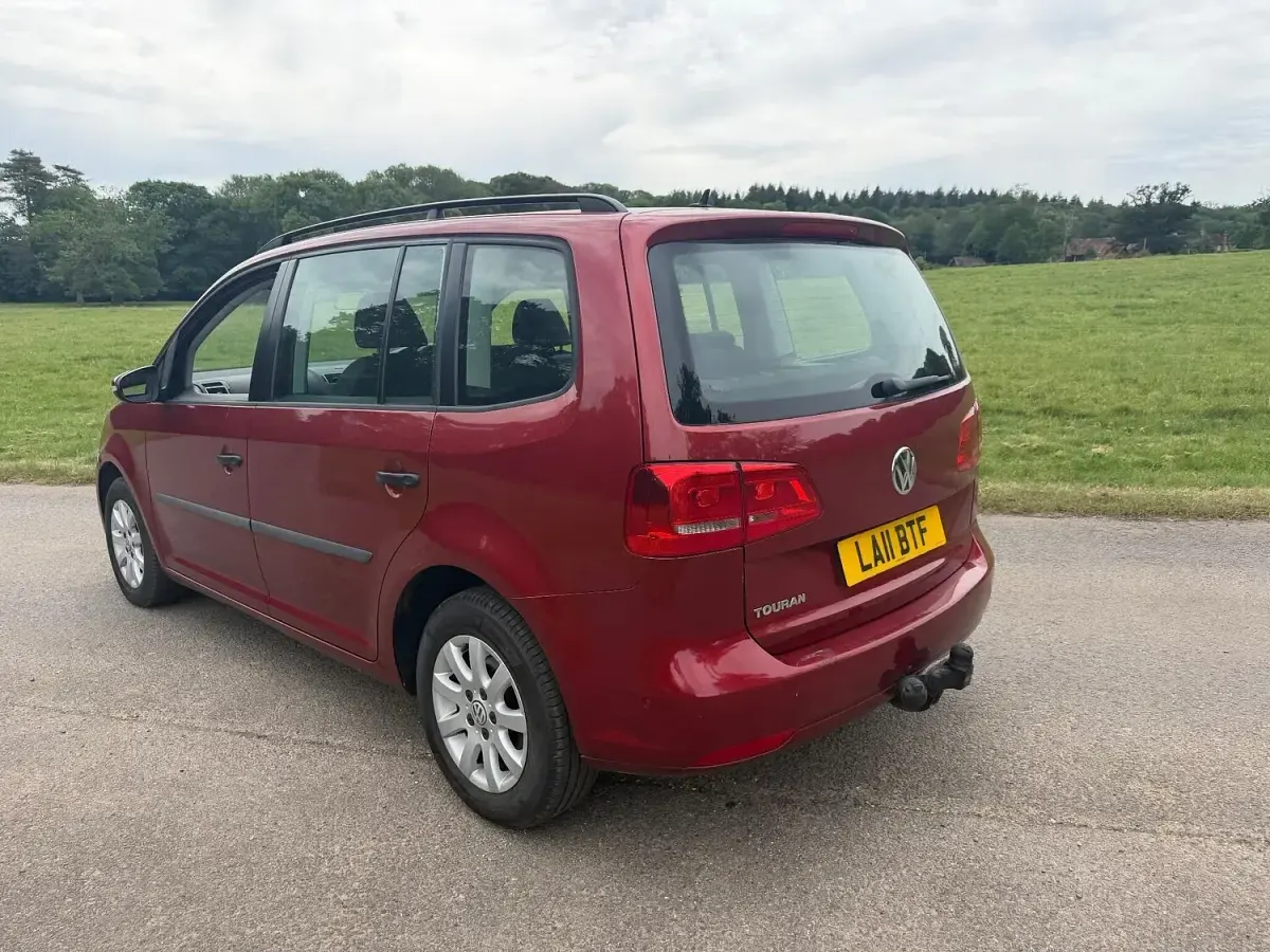 Used VW Touran S 105 HP (77 kW) 2011 Red MPV