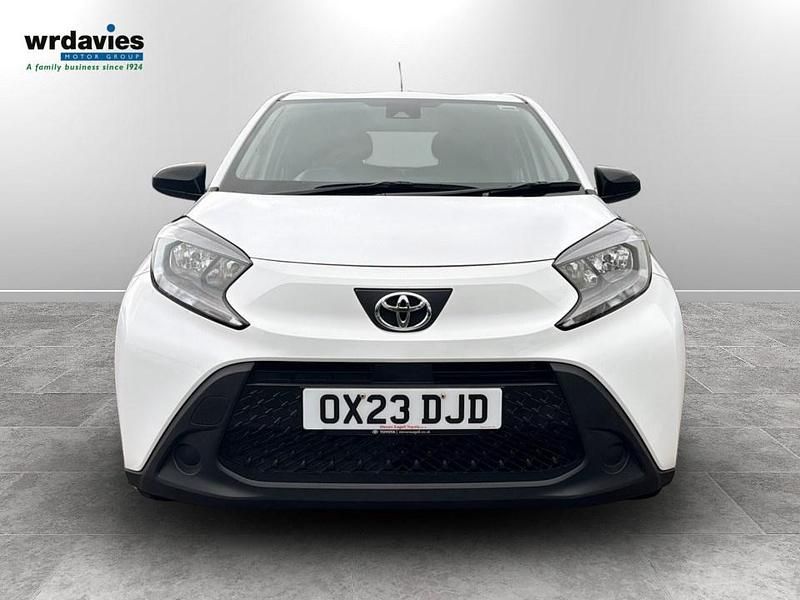 Used Toyota Aygo X PURE 72 HP (52 kW) 2023 Pure white SUV