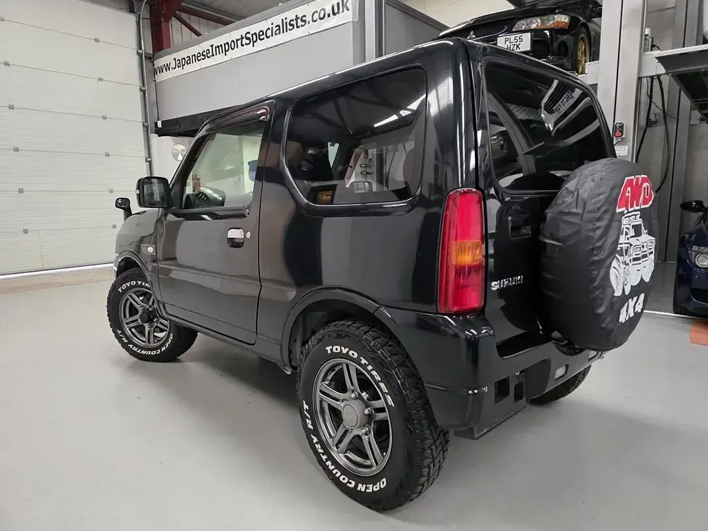 Used Suzuki Jimny 85 HP (62 kW) 2015 Black SUV