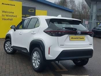 Used Toyota Yaris Hybrid 116 HP (85 kW) 2022 White Estate