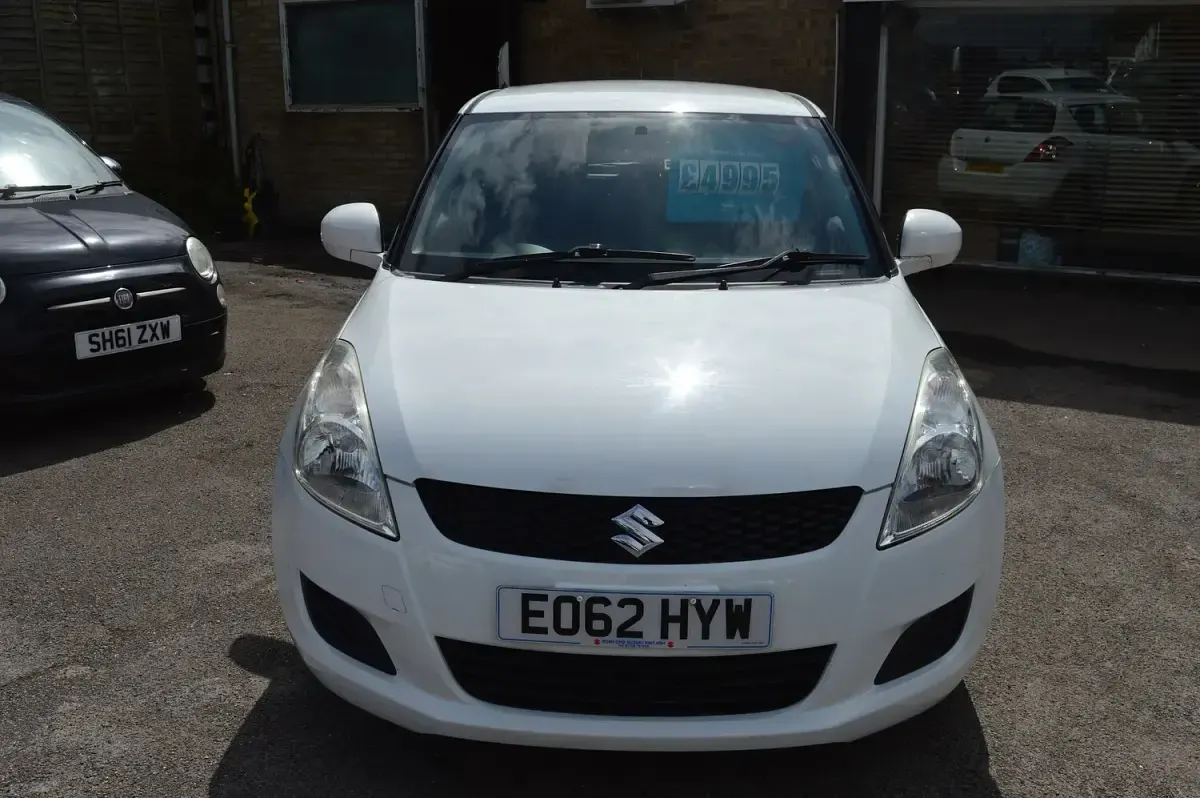 Used Suzuki Swift SZ3 94 HP (69 kW) 2012 White Hatchback