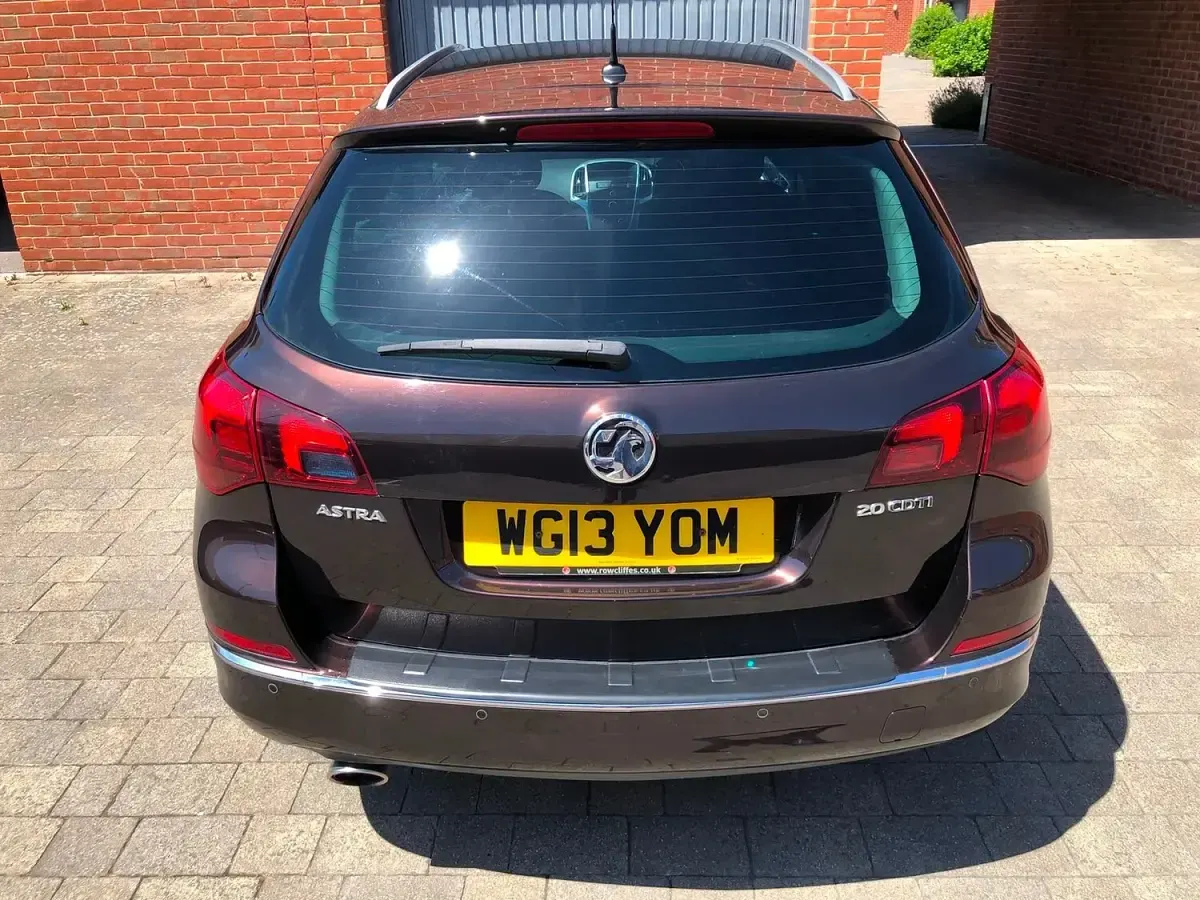 Used Vauxhall Astra SRi 165 HP (121 kW) 2013 Brown Estate