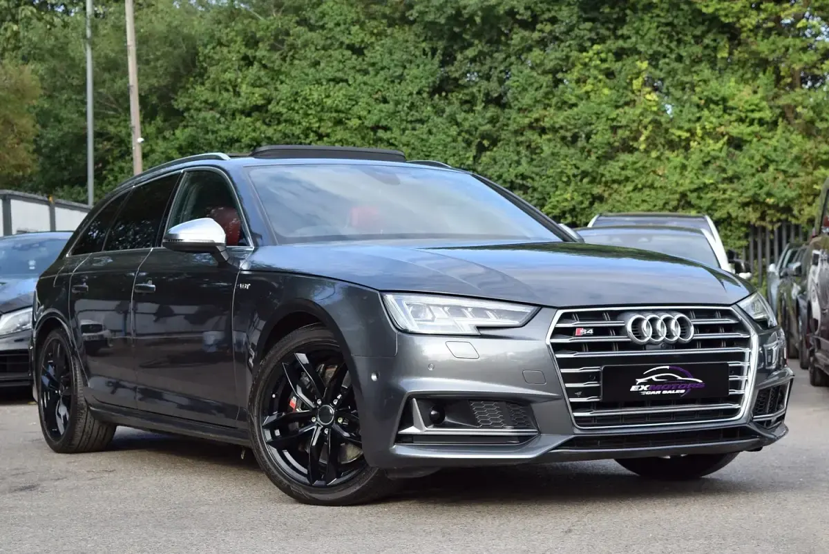 Used Audi S4 S-Line 354 HP (260 kW) 2017 Metallic dark grey Estate
