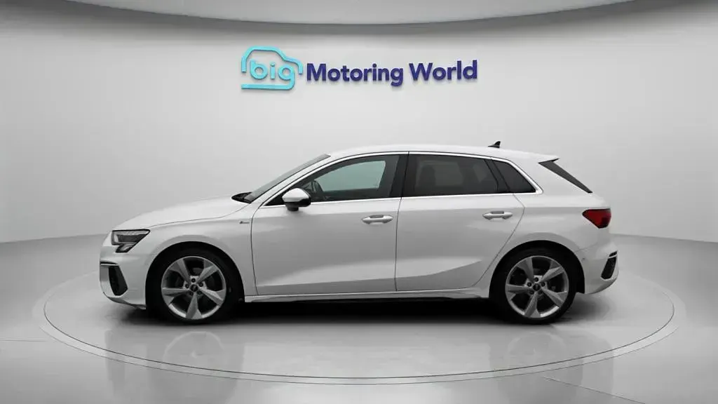 Used Audi A3 Sportback S-Line 150 HP (110 kW) 2022 White Hatchback