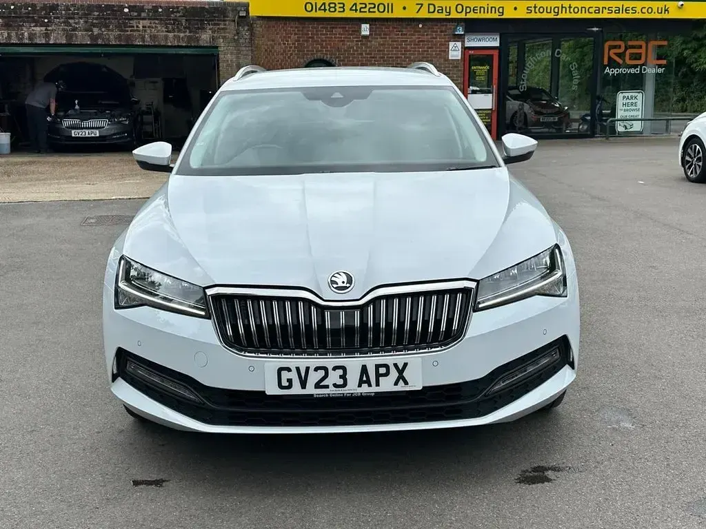 Used Skoda Superb SE Technology 150 HP (110 kW) 2023 White Estate