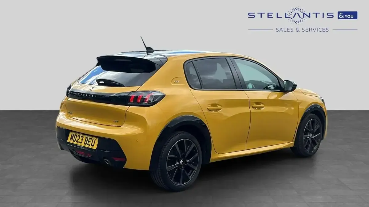 Used Peugeot 208 GT 99 HP (72 kW) 2023 Yellow Hatchback