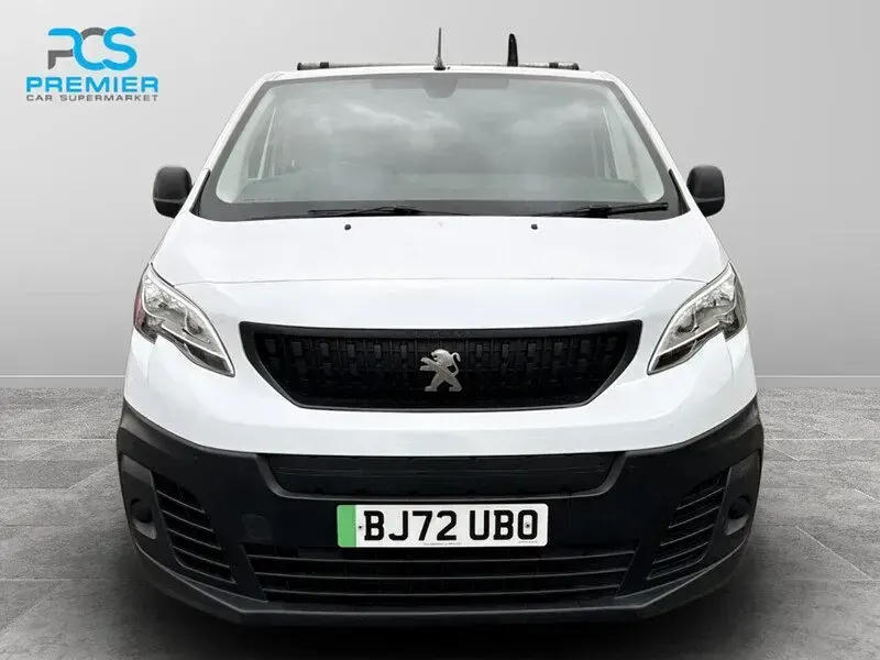 Used Peugeot e-Expert 100 kW (136 HP) 2022 White Van