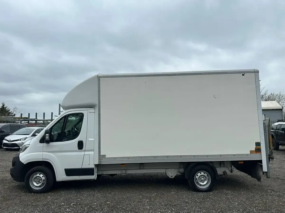 Usado Citroën Relay 140 HP (102 kW) 2020 Branco Van