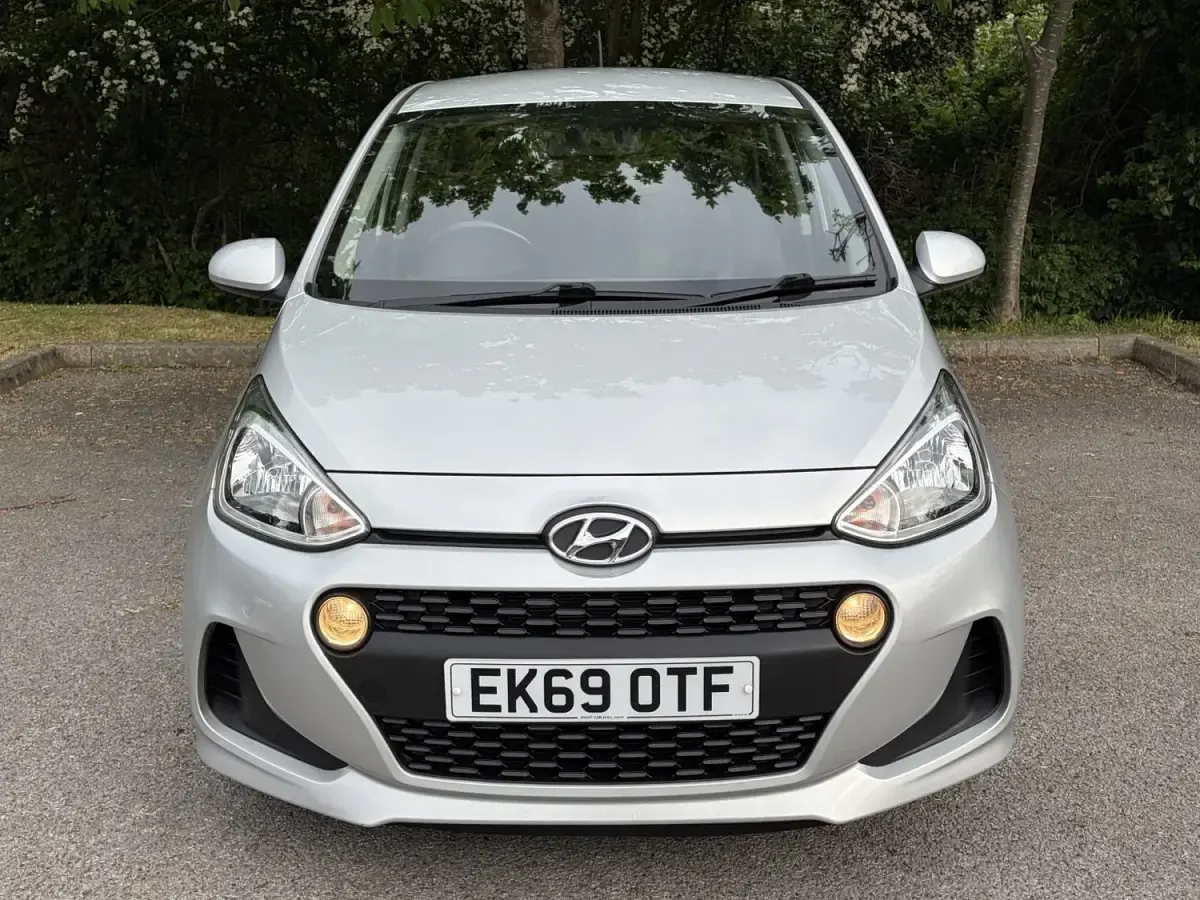 Używany Hyundai i10 SE 66 KM (48 kW) 2019 Srebrny Hatchback