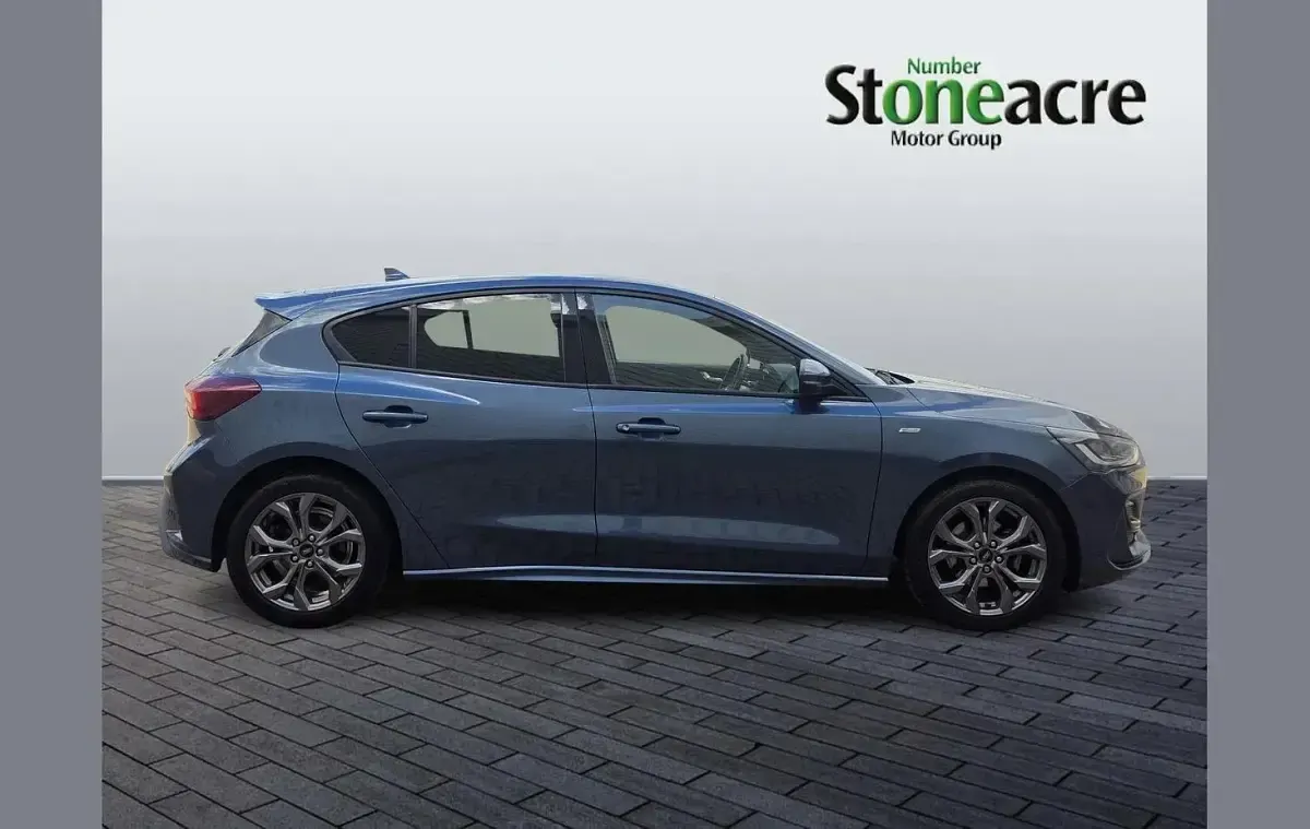 Used Ford Focus ST-Line 125 HP (91 kW) 2022 Blue Hatchback