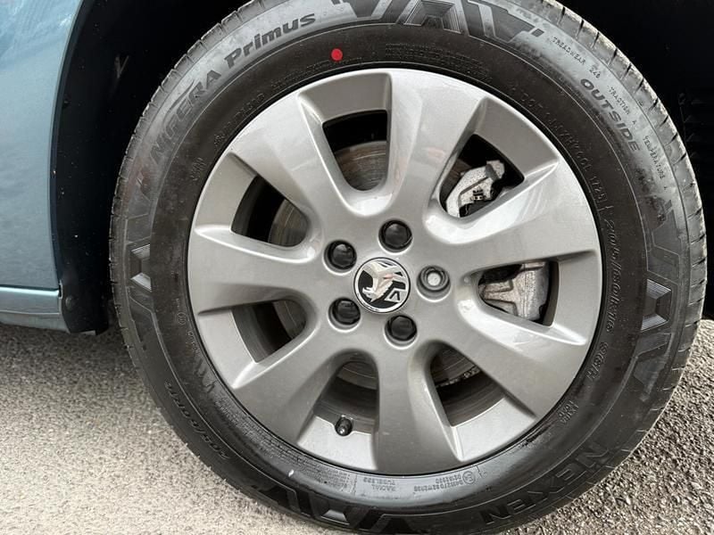 New Vauxhall Combo Ultimate 98 kW (134 HP) 2025 Blue MPV