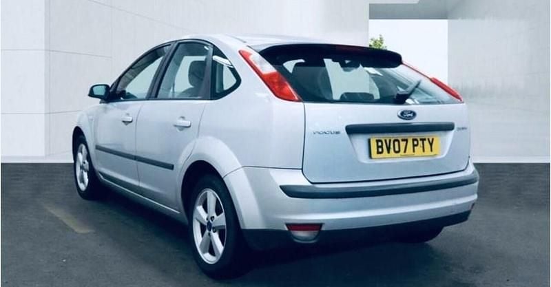 Used Ford Focus Zetec 123 HP (90 kW) 2007 Silver Hatchback