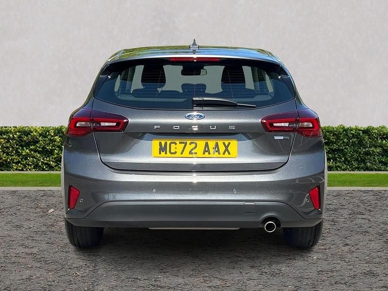 Begagnad Ford Focus Titanium 2023 Grå Halvkombi