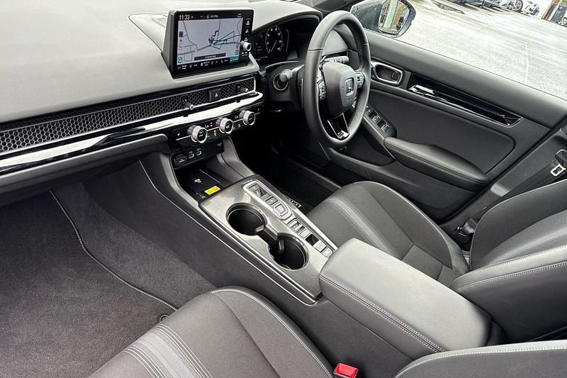 Begagnad Honda Civic Sport 143 HK (105 kW) 2025 Grå Halvkombi