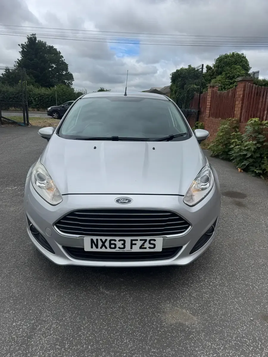 Used Ford Fiesta Zetec 75 HP (55 kW) 2013 Silver Hatchback