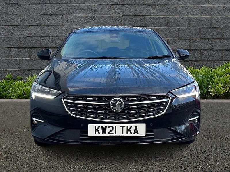 Second-hand Vauxhall Insignia SRi 122 CP (89 kW) 2021 Negru Hatchback