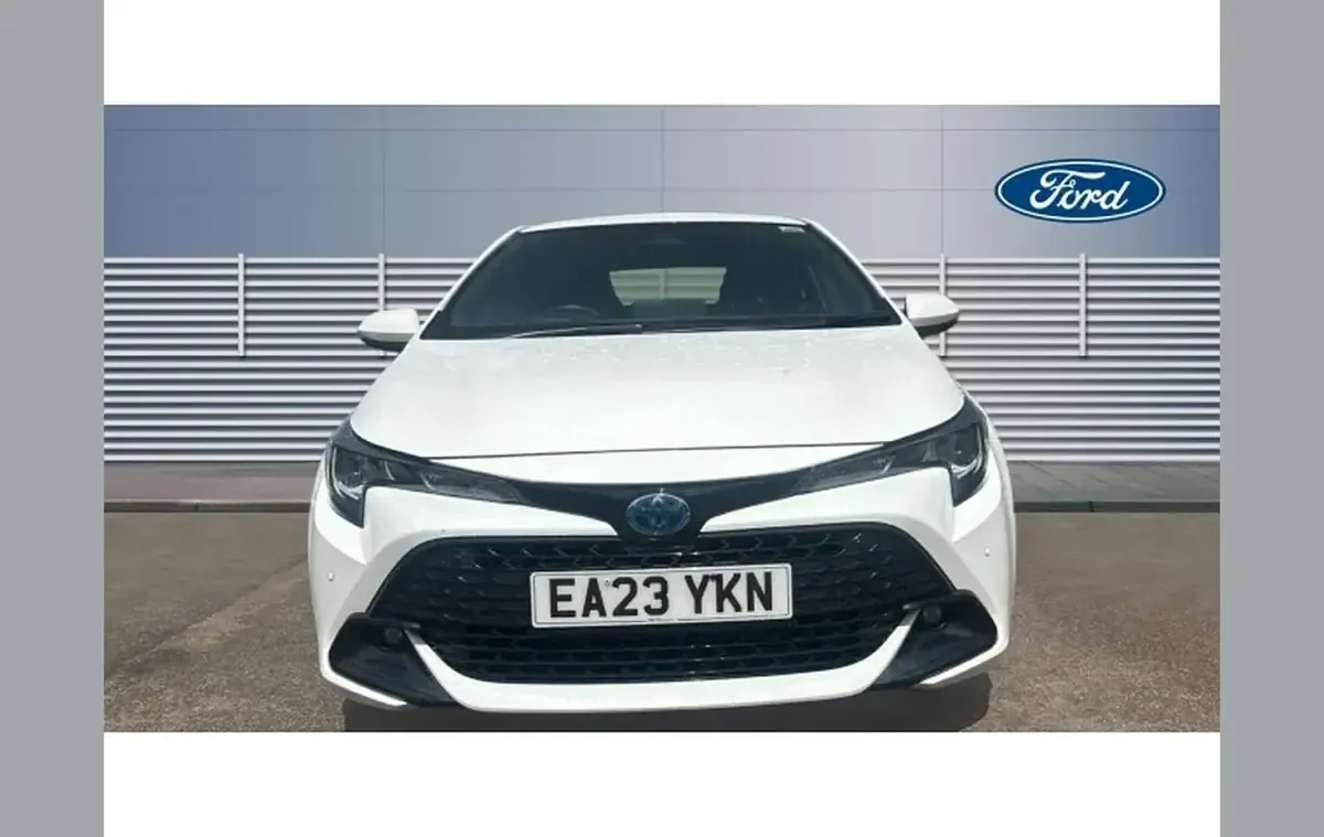 Used Toyota Corolla 138 HP (101 kW) 2023 White Hatchback