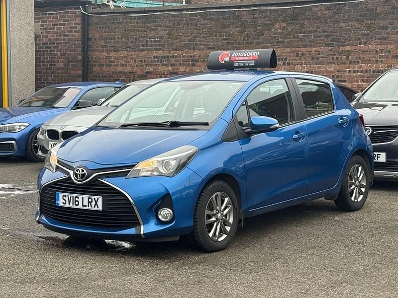 Usado Toyota Yaris 99 HP (72 kW) 2016 Azul Citadino