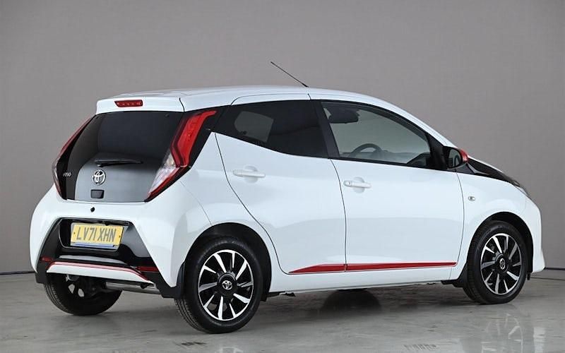 Used Toyota Aygo Trend 72 HP (52 kW) 2021 White Hatchback