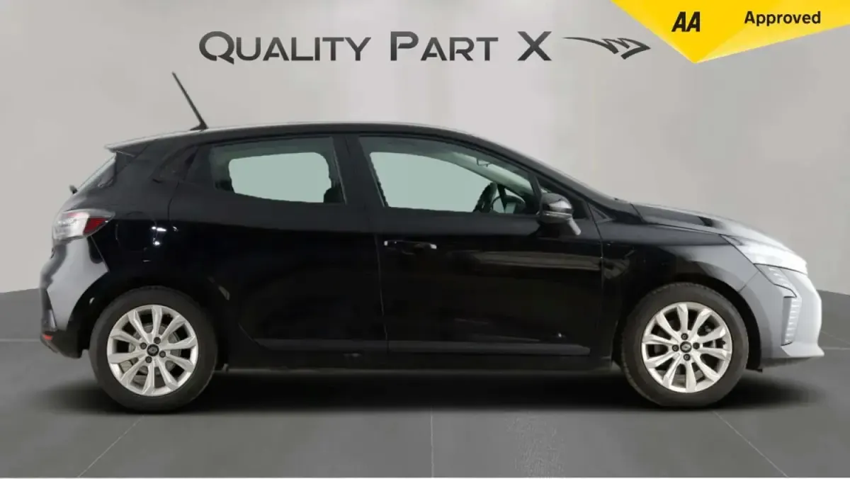 Begagnad Renault Clio V Evolution 145 HK (106 kW) 2024 Svart Halvkombi