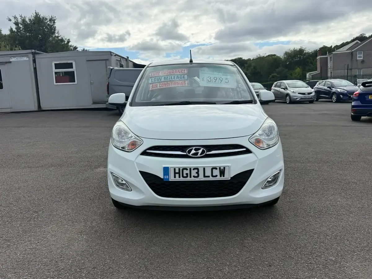 Used Hyundai i10 Active 83 HP (61 kW) 2013 White Hatchback
