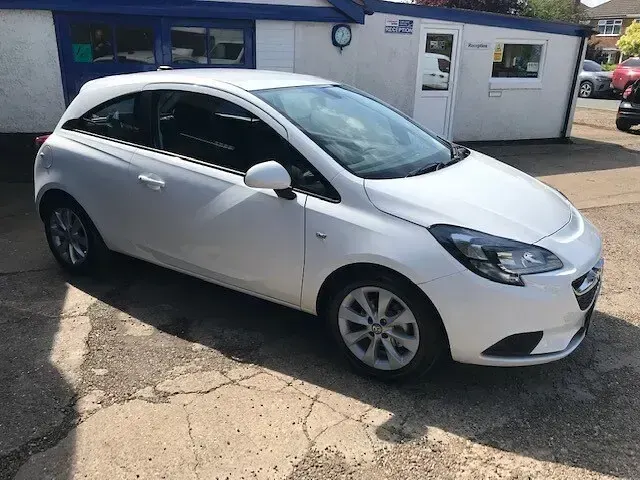 Used Vauxhall Corsa 2018 White Hatchback