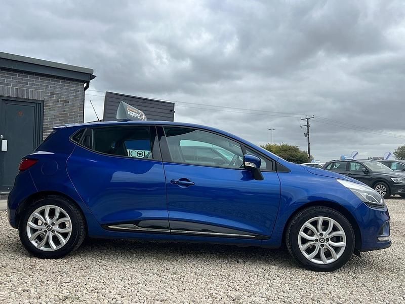 Used Renault Clio IV Dynamique 2017 Blue Hatchback