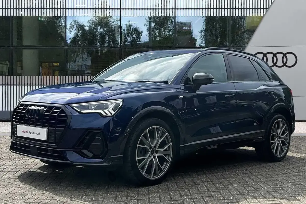 Używany Audi Q3 Black Edition 150 KM (110 kW) 2024 Niebieski SUV