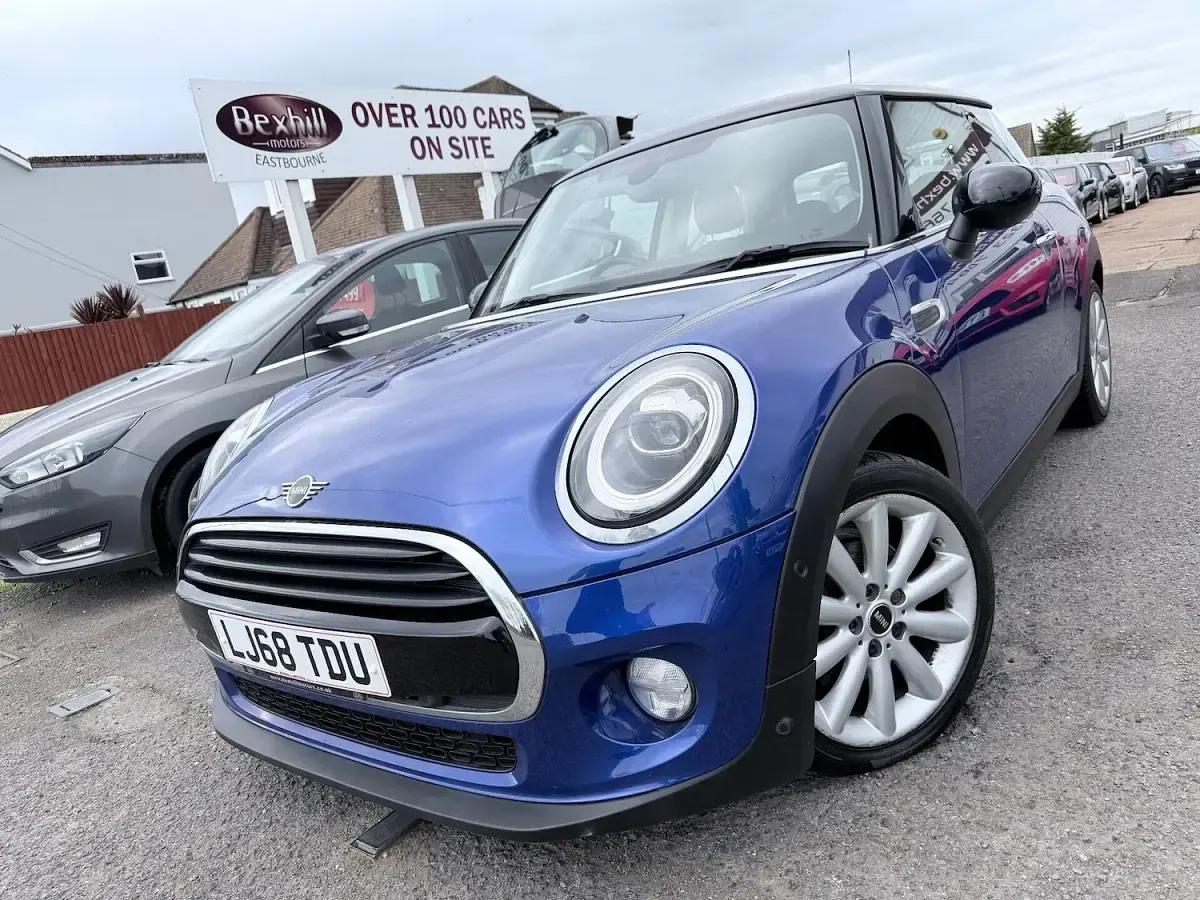 Used Mini Cooper Classic 136 HP (100 kW) 2018 Blue Hatchback