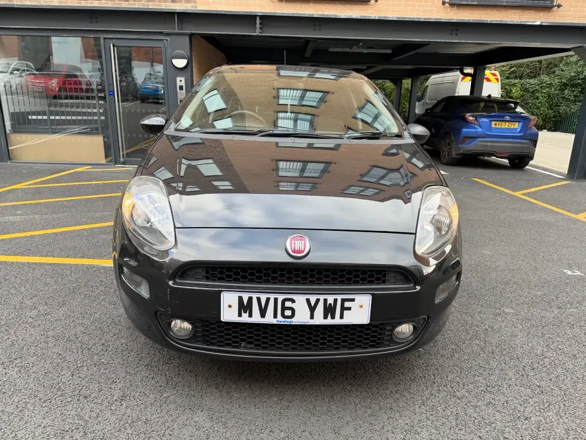 Używany Fiat Punto Easy Plus 2016 Czarny Hatchback