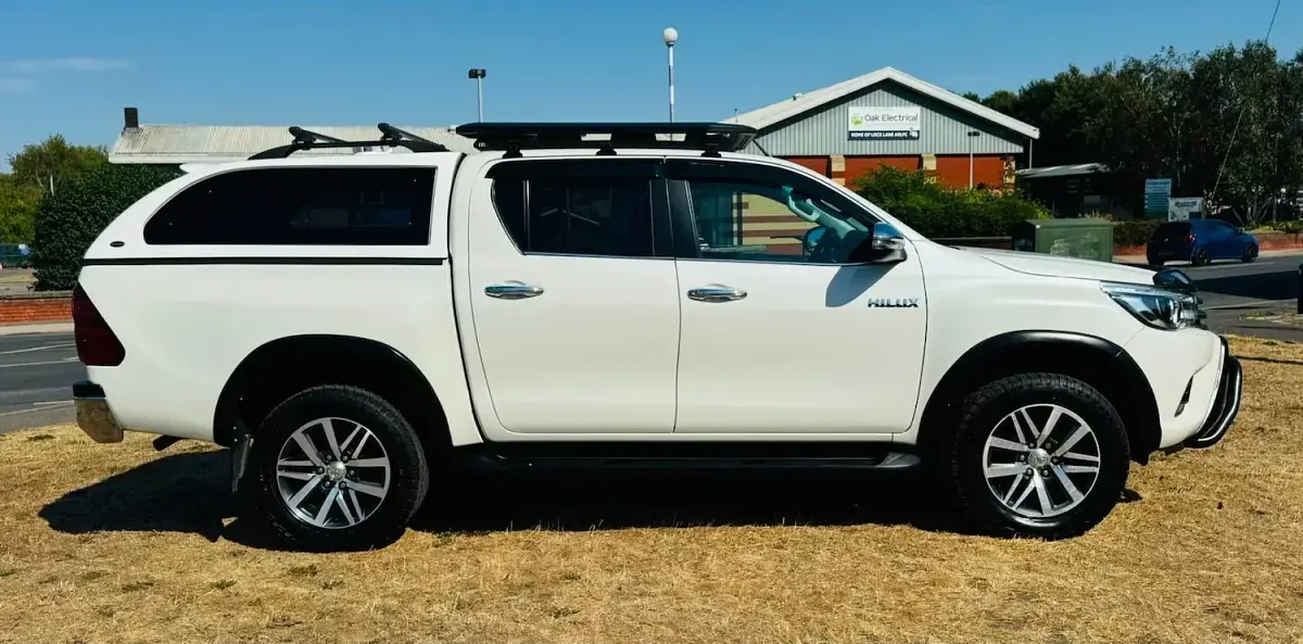 Used Toyota HiLux Active 150 HP (110 kW) 2019 White Pickup