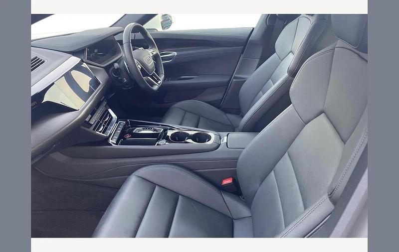 Used Audi e-tron GT quattro Comfort 384 kW (523 HP) 2022 White Sedan