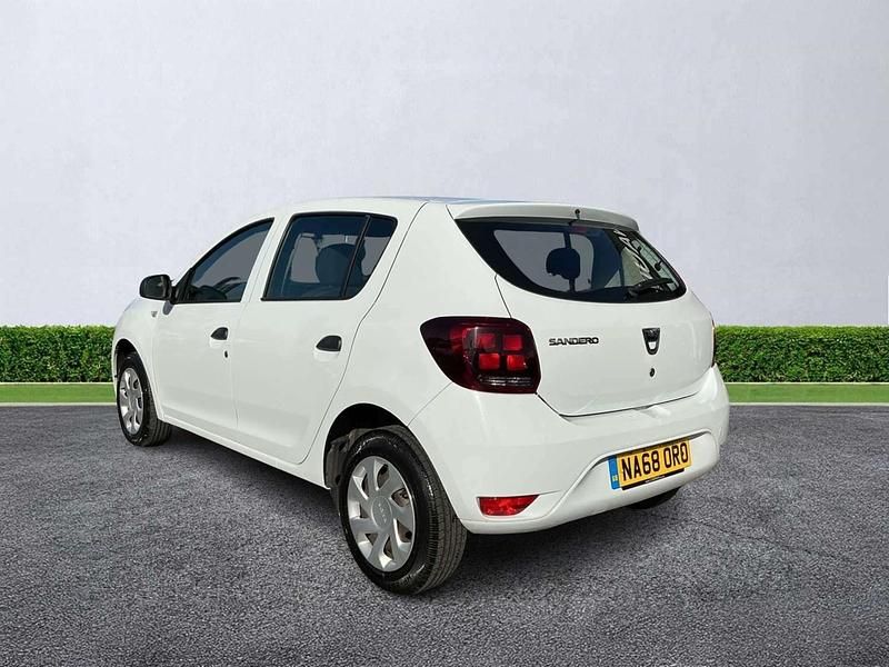 Used Dacia Sandero Essentiel 90 HP (66 kW) 2018 White Hatchback