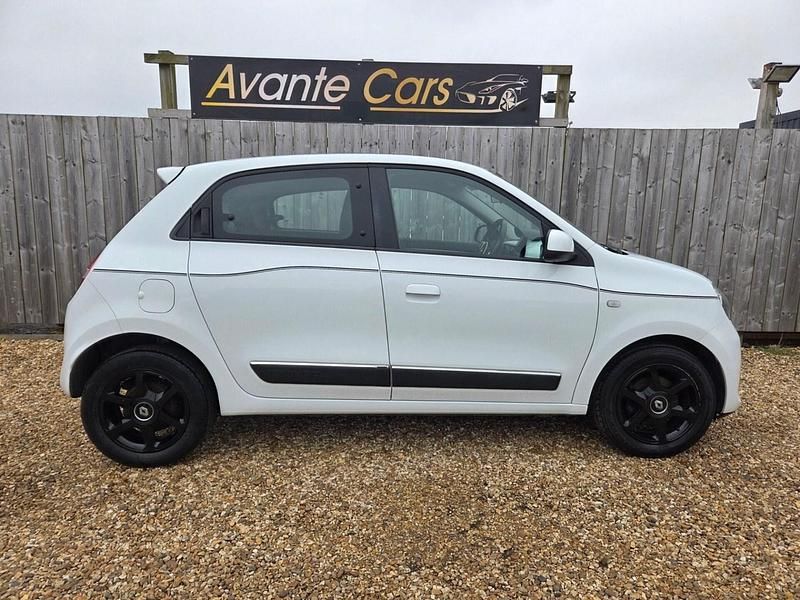 Used Renault Twingo Dynamique 70 HP (51 kW) 2016 White Hatchback