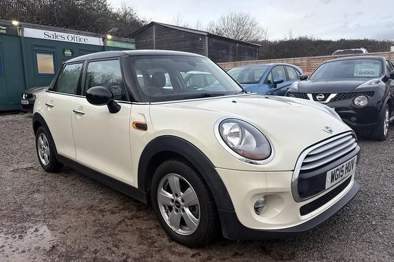 White Used 2015 Mini Cooper Hatch Hatchback | £7,495 (Good price) - Image 1/1